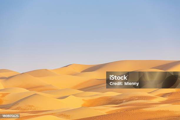 Paesaggio Del Deserto Di Dune Di Sabbia - Fotografie stock e altre immagini di Arabia Saudita - Arabia Saudita, Natura, Deserto