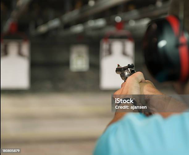 Foto de Shooting Range Coberta De e mais fotos de stock de Tiro ao Alvo - Tiro ao Alvo, Interior, Alvo