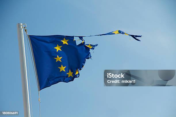 찢겨진 플랙 유럽 연합 유럽 연합에 대한 스톡 사진 및 기타 이미지 - 유럽 연합, 기, 찢겨진