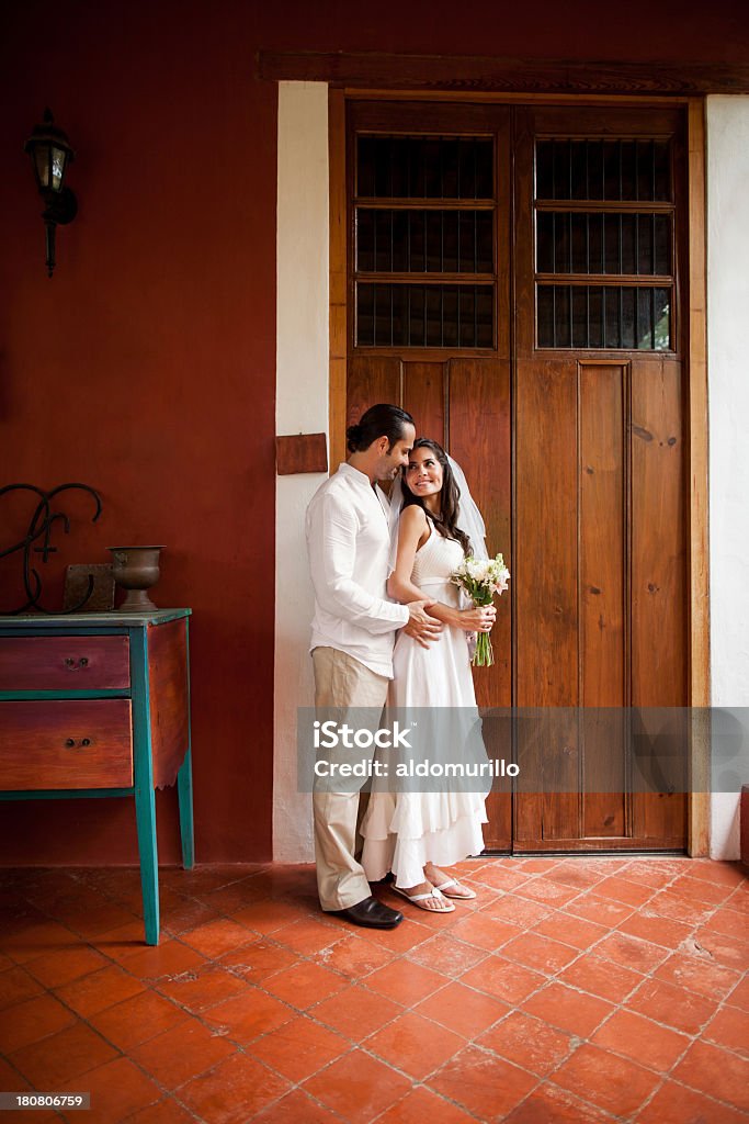Romantic latin noiva e o noivo - Foto de stock de 20 Anos royalty-free