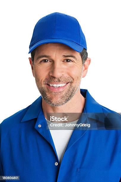 Bonito Sorridente Em Uniforme Azul Empreiteiro De Reparações - Fotografias de stock e mais imagens de Boné de Basebol