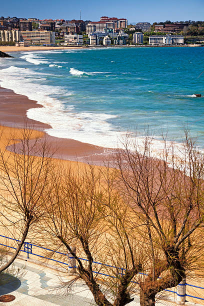 santander en el norte de españa - playa del silencio asturias fotografías e imágenes de stock