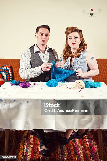 50s Paarstricken Stockfoto und mehr Bilder von Männer - Männer, Häkeln, Stricken