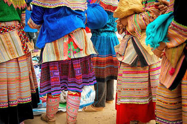 colourfully dressed women in Vietnam Flower Hmong women at Bac Ha market in northern Vietnam. Bac Ha hosts the biggest fair near the mountainous highlands and the Chinese border. Flower Hmong tribes is one of the minority tribes. miao minority stock pictures, royalty-free photos & images
