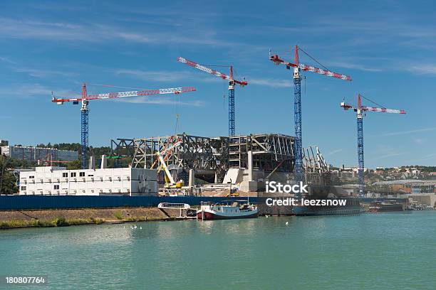 Construção Ao Longo Do Rio Rhône - Fotografias de stock e mais imagens de Rio Rhône - Rio Rhône, Ao Ar Livre, Fotografia - Imagem