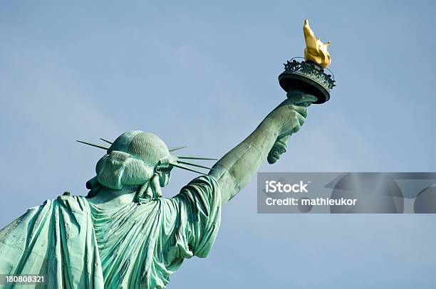 La Estatua De La Libertad Foto de stock y más banco de imágenes de América del norte - América del norte, Ciudad de Nueva York, Cobre