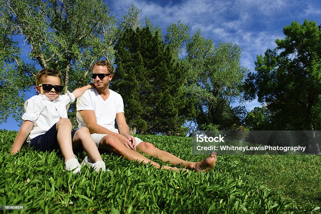 Quiero ser como el uso de un Dad - Foto de stock de Gafas de sol libre de derechos