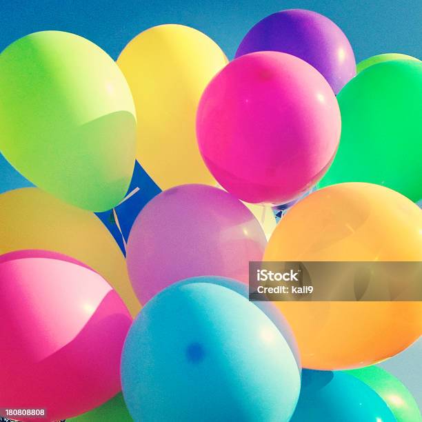 Balões - Fotografias de stock e mais imagens de Balão - Enfeite - Balão - Enfeite, Balão de Hélio, Colorido