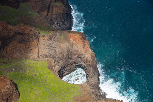 istock Sea cave on the Na Pali Coastline. 180808843
