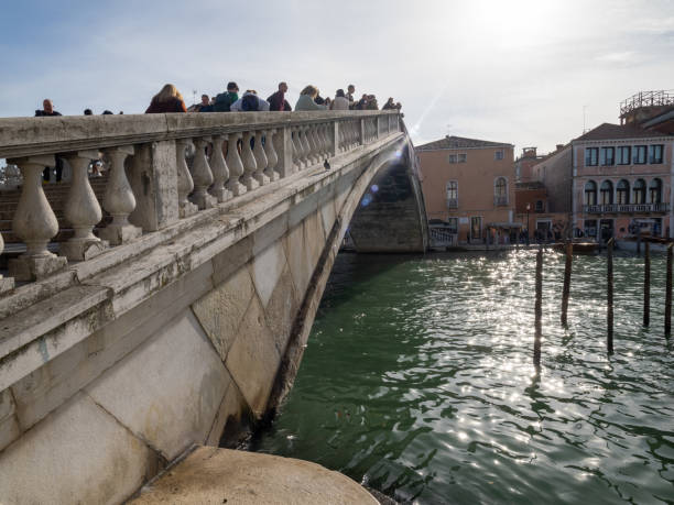 폰테 델리 스칼지 다리(이탈리아 베니스) - ponte degli scalzi 뉴스 사진 이미지