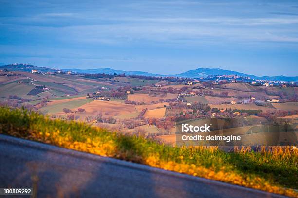 Sunrise Toscana Vineyard - Fotografie stock e altre immagini di Agricoltura - Agricoltura, Ambientazione esterna, Aurora