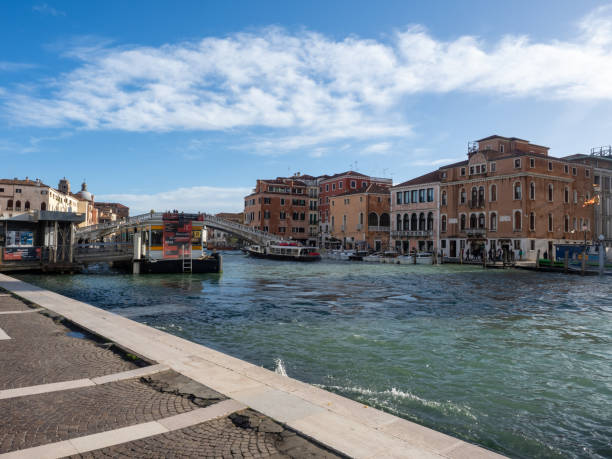 카날 그란데(canal grande)와 스칼지 다리(ponte degli scalzi), 베니스, 이탈리아 - ponte degli scalzi 뉴스 사진 이미지