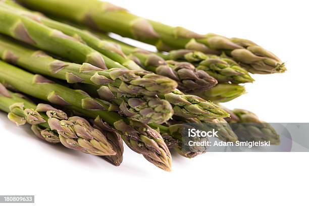 Asparagi Casco - Fotografie stock e altre immagini di Alimentazione sana - Alimentazione sana, Asparago, Bianco