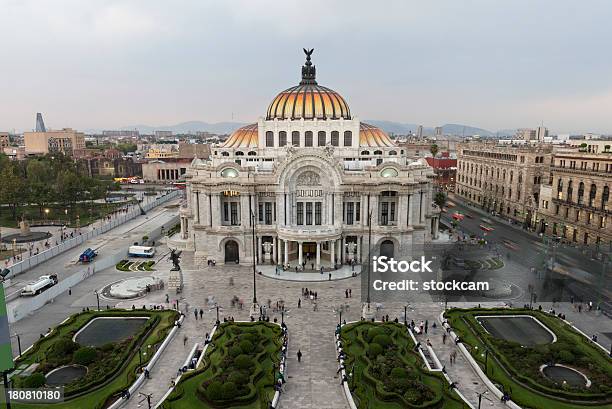 Palacio De Bellas Artes Di Città Del Messico - Fotografie stock e altre immagini di Messico - Messico, Pittura Accademica, Statua di belle arti
