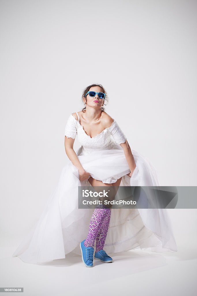 Engraçado noiva com óculos de sol - Foto de stock de Esquisito royalty-free