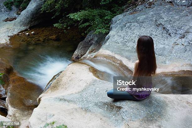 Foto de Ioga Em Montanhas e mais fotos de stock de Adulto - Adulto, Aura, Beleza