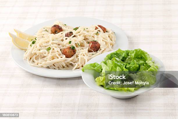 Salat Mit Thunfisch Gebratener Bälle Und Spaghetti Stockfoto und mehr Bilder von Bildschärfe - Bildschärfe, Fettgebraten, Fisch