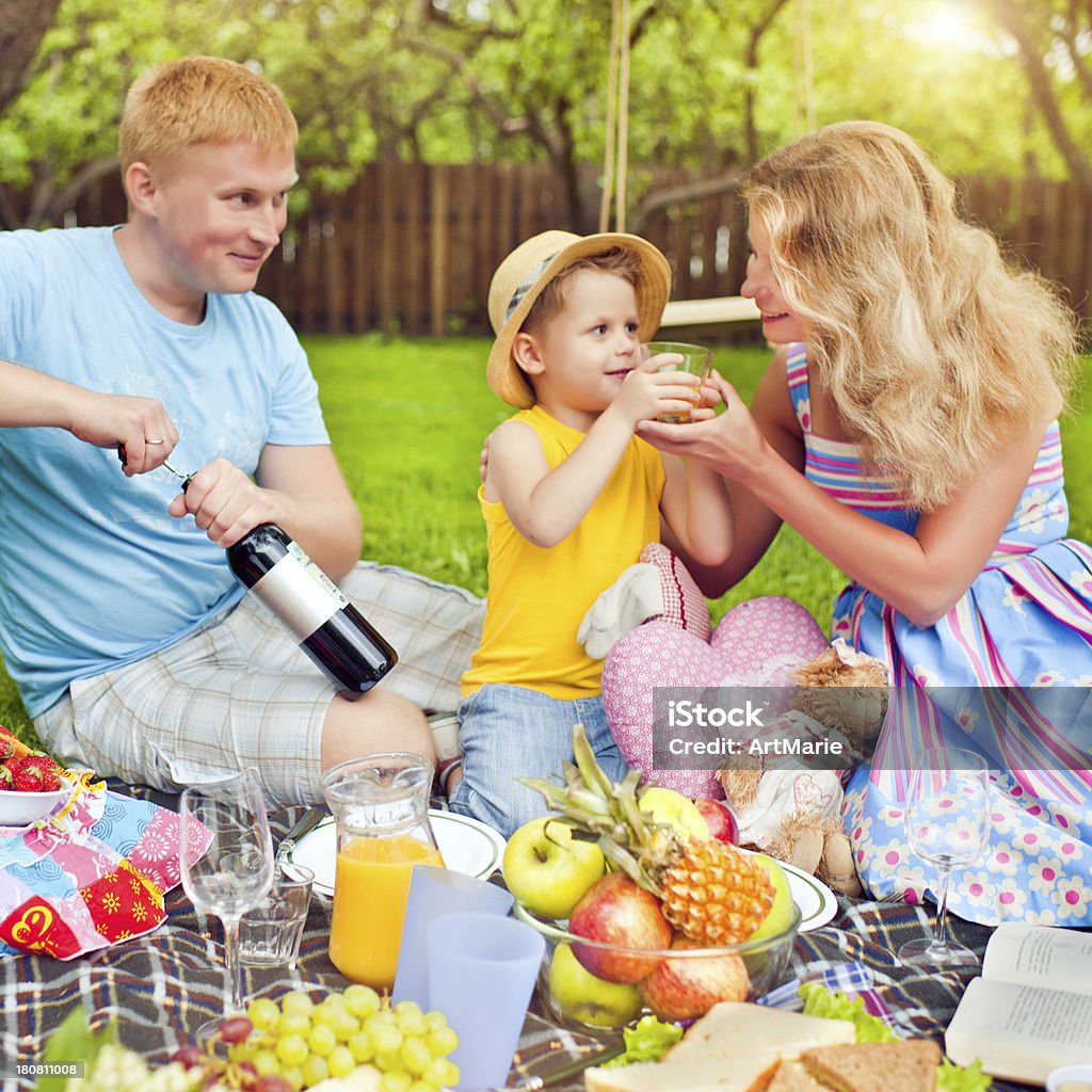 Pique-nique familial - Photo de Activité de loisirs libre de droits