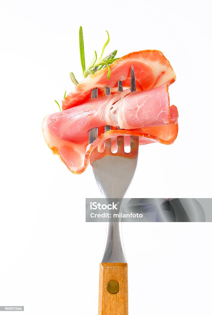 Prosciutto fetta su un bivio - Foto stock royalty-free di Alimento affumicato