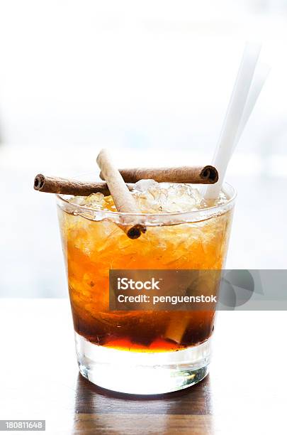 Cocktail - Fotografias de stock e mais imagens de Ao Ar Livre - Ao Ar Livre, Bebida Alcoólica, Bebida Branca
