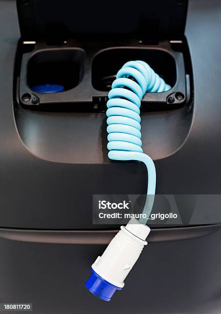 電気自動車ケーブル - つながりのストックフォトや画像を多数ご用意 - つながり, エンジン, カラー画像