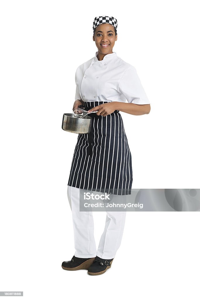 Femmina chef con padella e corse su sfondo bianco. - Foto stock royalty-free di Cuoco