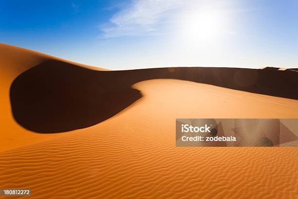 Foto de Dunas De Areia Do Deserto Do Saara Marrocos Ao Nascer Do Sol e mais fotos de stock de Areia