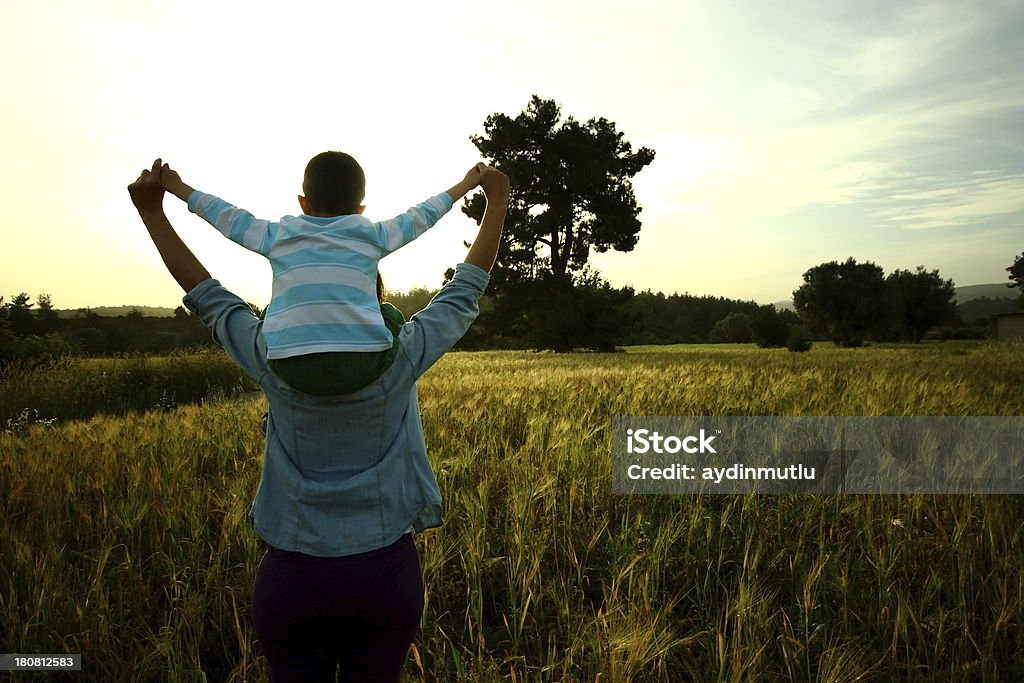 Mãe e filho - Royalty-free Abraçar Foto de stock