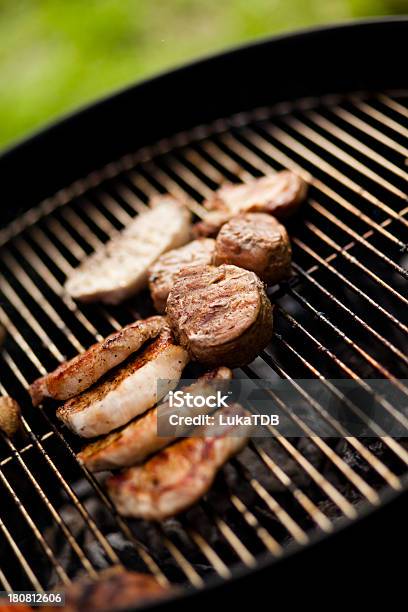 Photo libre de droit de Barbecue Grill banque d'images et plus d'images libres de droit de Aliment - Aliment, Aliment grillé au charbon de bois, Aliments et boissons