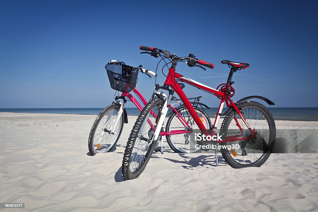 Bicicletas en la playa - Foto de stock de Actividad libre de derechos