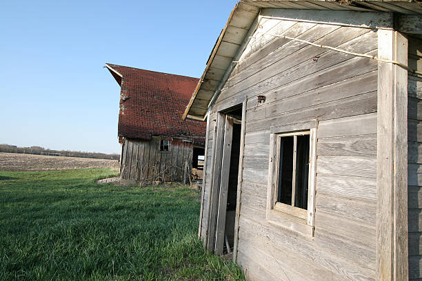 istock Barn and Shed on Iowa Farm 180814051