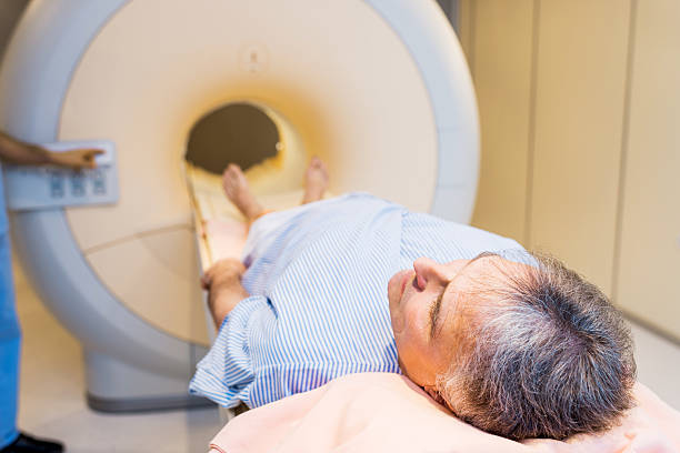 tomografia komputerowa. - mri scanner mri scan radiation cancer zdjęcia i obrazy z banku zdjęć