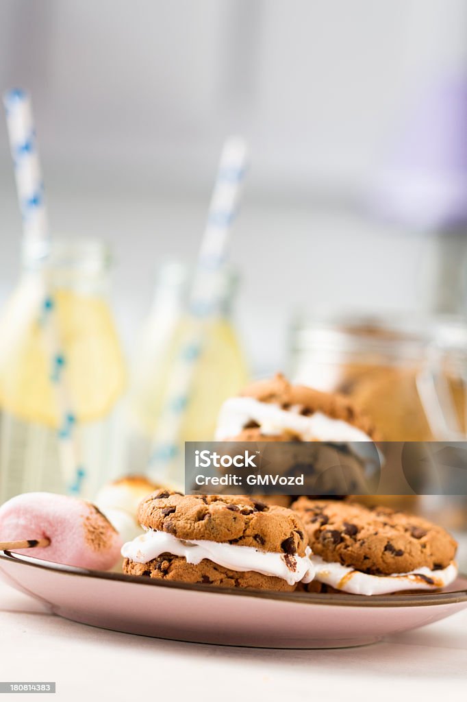 Cookies au chocolat et Marshmallows - Photo de Aliments et boissons libre de droits
