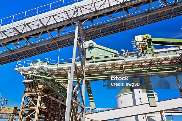 Sugar Rafinery Stockfoto und mehr Bilder von Zuckerraffinerie - Zuckerraffinerie, Fabrik, Aufnahme von unten