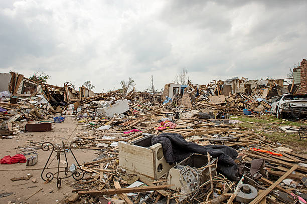 tornado restos - environmental damage tornado oklahoma storm fotografías e imágenes de stock