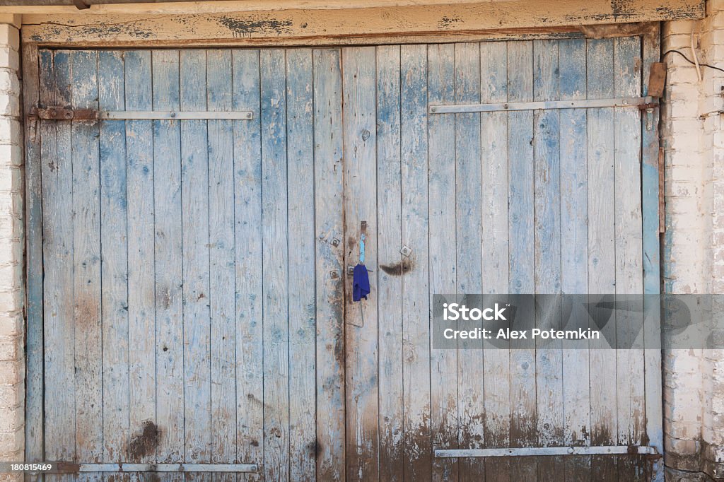 Antigua puerta azul - Foto de stock de Abstracto libre de derechos