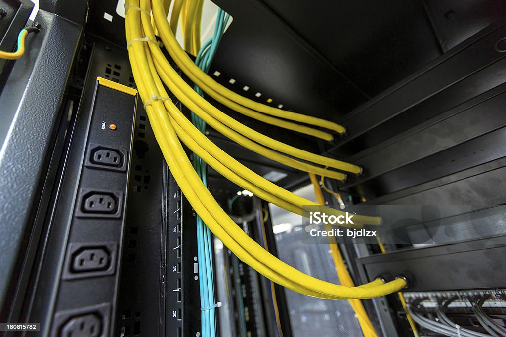 Gelbe Netzwerk-Kabel - Lizenzfrei Gelb Stock-Foto