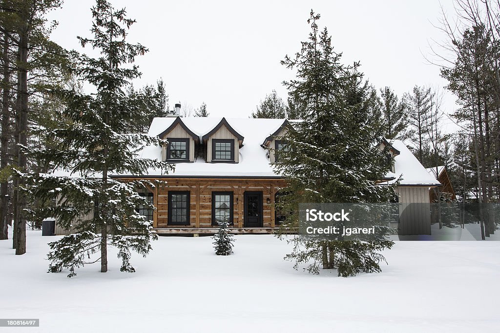 Cottage d'hiver - Photo de Arbre libre de droits