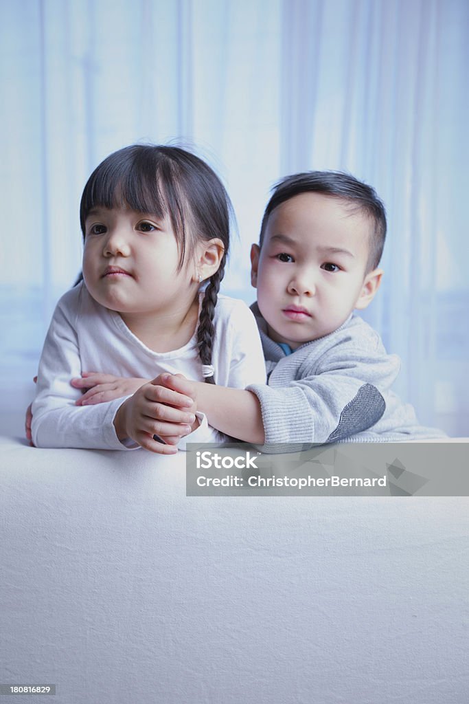 かわいいアジアの女の子と男の子のポートレート - 2人のロイヤリティフリーストックフォト