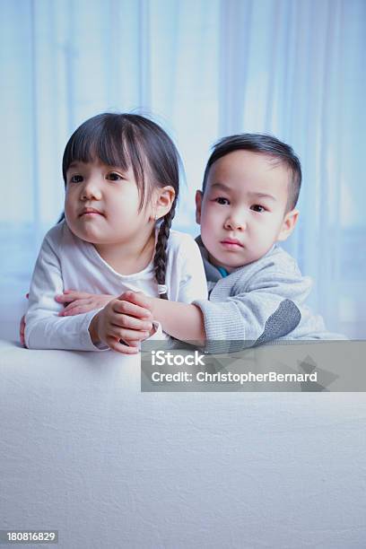 かわいいアジアの女の子と男の子のポートレート - 2人のストックフォトや画像を多数ご用意 - 2人, 2歳から3歳, 4歳から5歳
