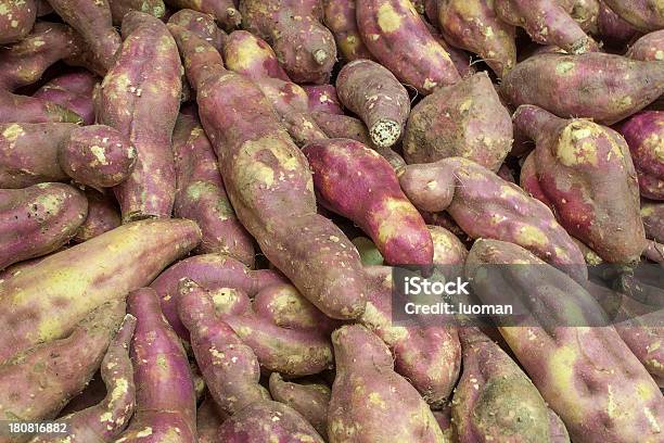 Foto de Doce Frescos Batatas e mais fotos de stock de Alimentação Saudável - Alimentação Saudável, Alimento básico, Batata - Batata Doce