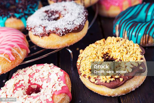 Photo libre de droit de Beignets Fraîchement Préparées Avec Diverses Garnitures banque d'images et plus d'images libres de droit de Aliment