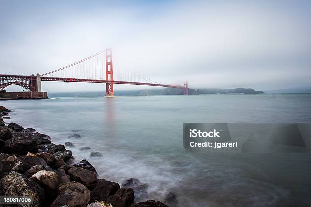 Puente Golden Gate Foto de stock y más banco de imágenes de Agua - Agua, Aire libre, Anochecer