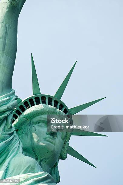 La Statua Della Libertà - Fotografie stock e altre immagini di America del Nord - America del Nord, Colore verde, Composizione verticale