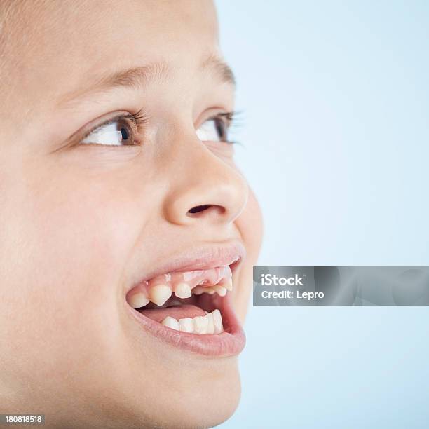 Sem Dentes - Fotografias de stock e mais imagens de 6-7 Anos - 6-7 Anos, Azul, Criança