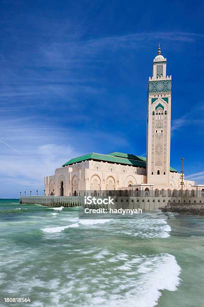 W Meczet Hassana Ii W Casablance Maroko - zdjęcia stockowe i więcej obrazów Casablanca - Casablanca, Maroko, Meczet Hassana II
