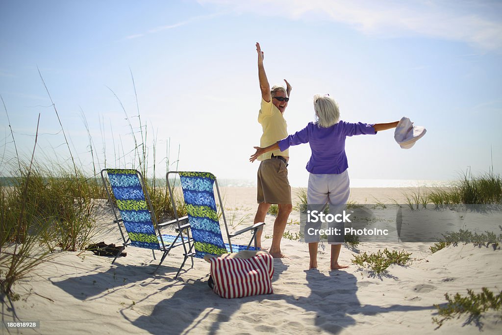 Feliz Casal de idosos em férias na praia - Royalty-free 60-69 Anos Foto de stock