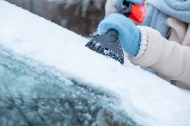 istock clean car out of ice 1808193044