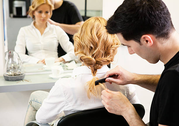 salão de cabeleireiro - human hair ponytail women back - fotografias e filmes do acervo