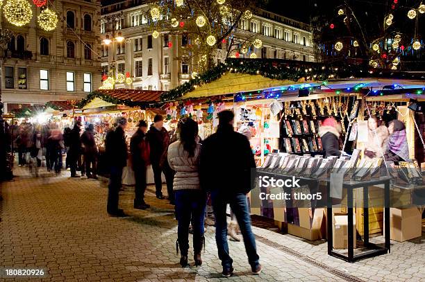 Openair Mercado Navideño Foto de stock y más banco de imágenes de Budapest - Budapest, Navidad, Mercado navideño